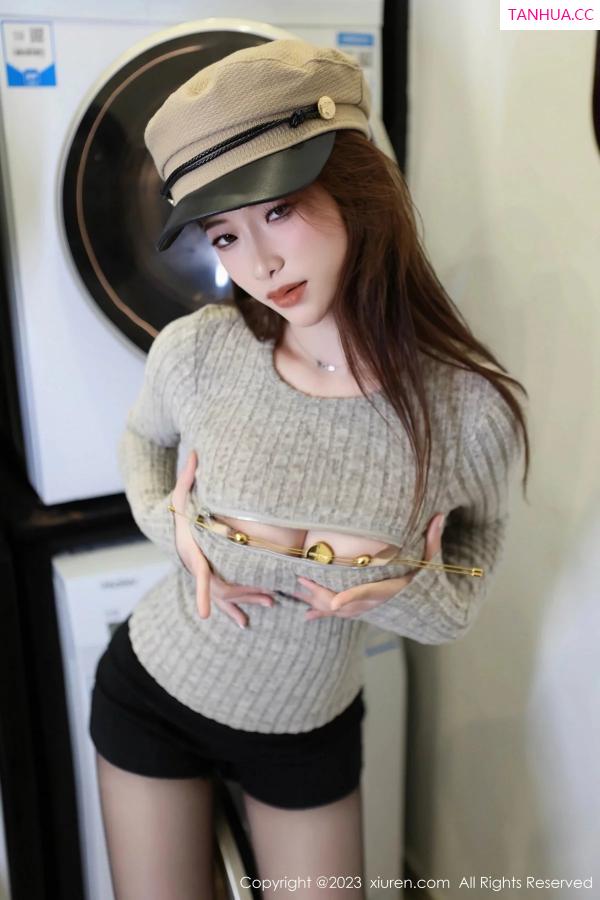   [XiuRen]高清写真图 2023.12.11 No.7790 月酱儿 黑丝美腿第14张图片